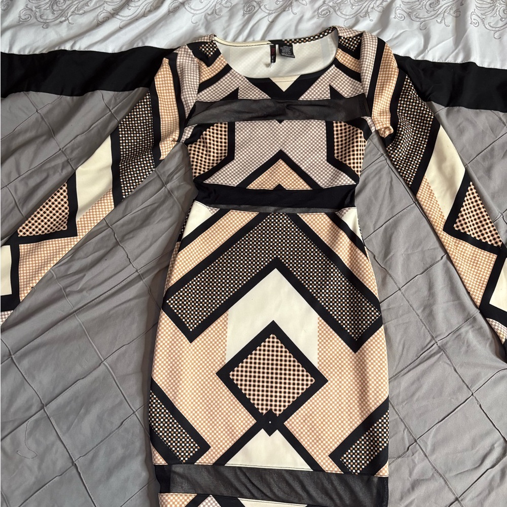 Geometric Patterned Dress - Black and Cream